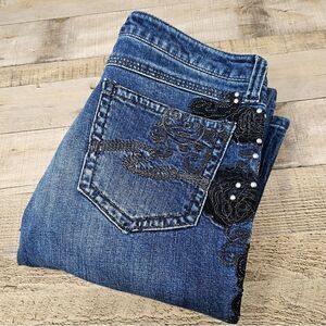 Wrangler Rock 47 Jeans Size 9 Women's Mid-Rise Embroidered Designs‎ Bootcut Leg